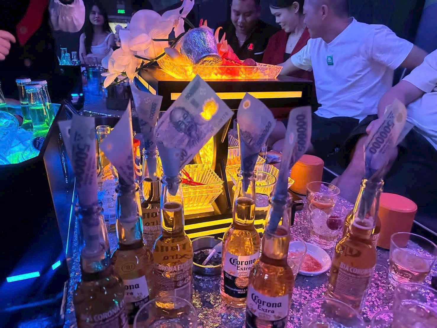 Phòng vừa Karaoke Royal 97