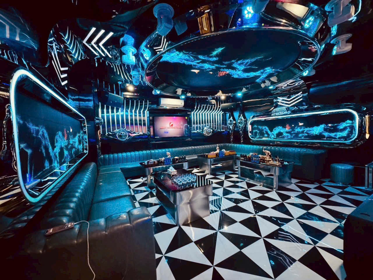 로열 KTV 97 중형 룸
